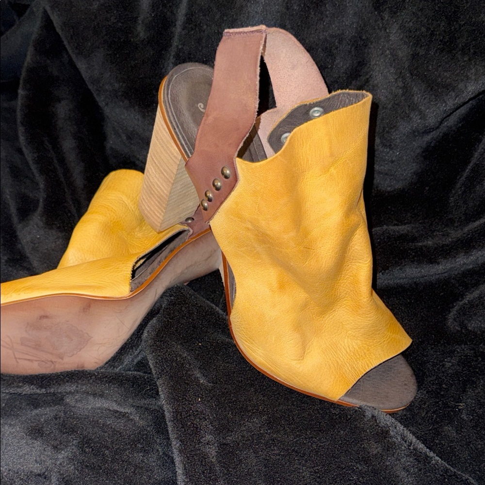 FP Movement by Free People Mustard and Chestnut Heels - Picture 9 of 12